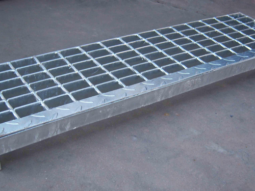 鋼梯踏步板2 鋼梯踏步板2