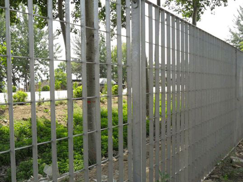 鋼格板圍墻2