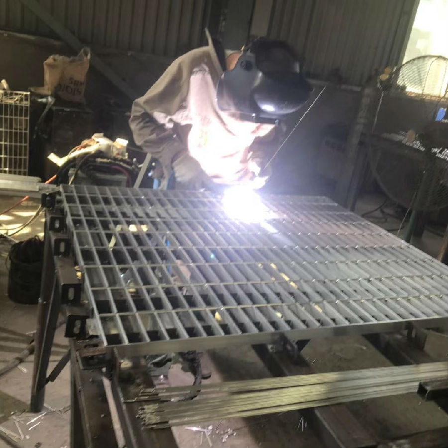 鋁板鋼格柵平臺