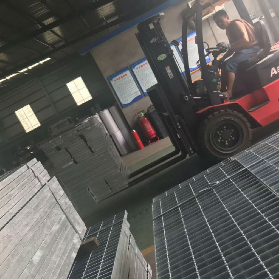 鍍鋅格柵板平臺(tái) 鍍鋅格柵板平臺(tái)