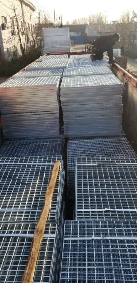 熱鍍鋅鋼格柵平臺(tái) 熱鍍鋅鋼格柵平臺(tái)