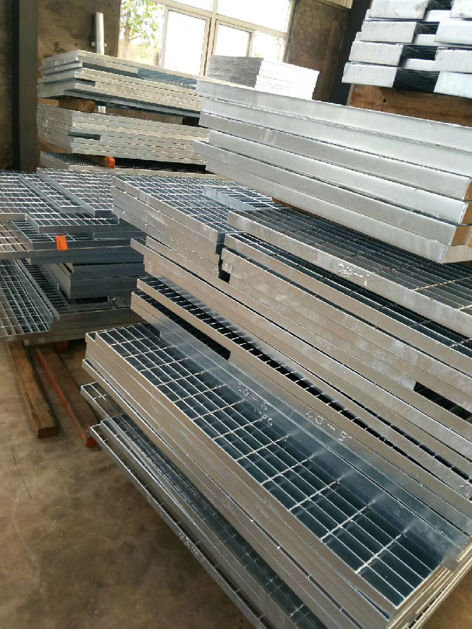 熱浸鍍鋅鋼格柵踏步板 熱浸鍍鋅鋼格柵踏步板